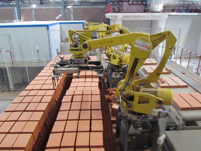 700kg Brick Robot Stacker Automatic Brick Making Machine Yellow